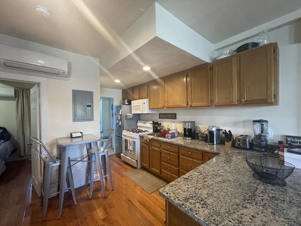 148 Summer St, Unit 12F in Somerville, MA - Building Photo