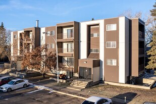 Hampton Court in Edmonton, AB - Building Photo