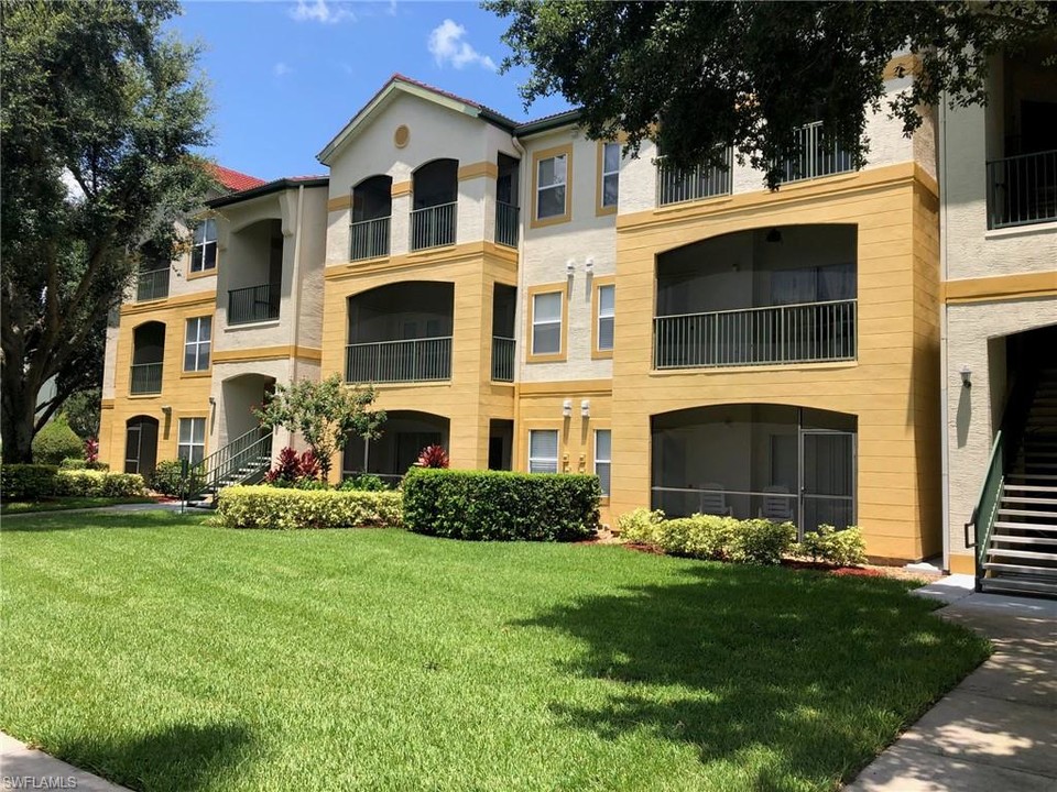 11520 Villa Grand-Unit -1021 in Ft. Myers, FL - Building Photo