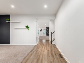103 Cameo Wds Dr in Delaware, OH - Foto de edificio - Building Photo