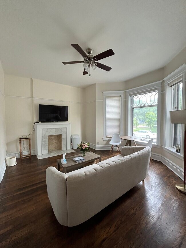 1359 E 57th St in Chicago, IL - Building Photo - Building Photo