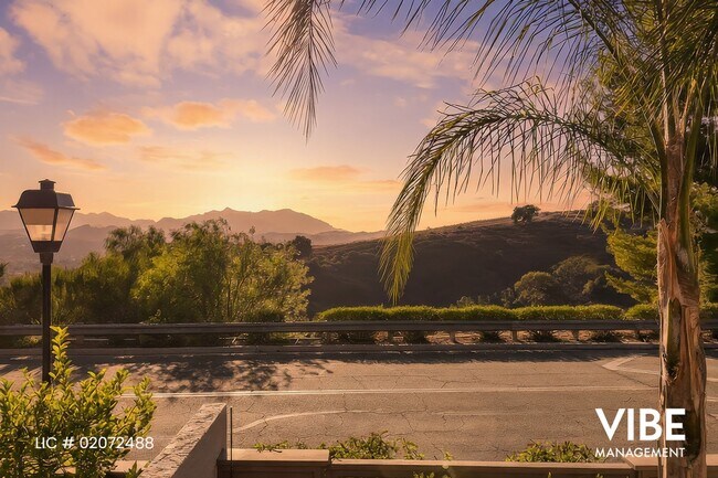 1009 Via Colinas in Westlake Village, CA - Building Photo - Building Photo
