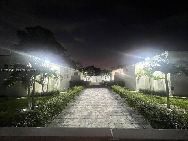 2315 Taylor St in Hollywood, FL - Foto de edificio - Building Photo