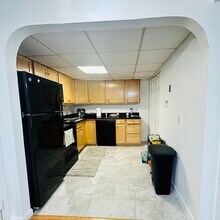 8 Shadowbrook Ln in Milford, MA - Building Photo - Building Photo