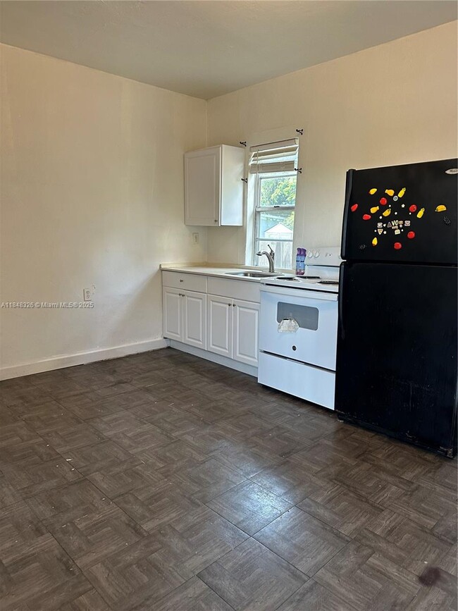 property at 2711 SW 14th St