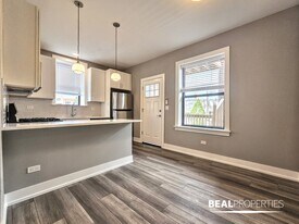3941 N Janssen Ave in Chicago, IL - Building Photo
