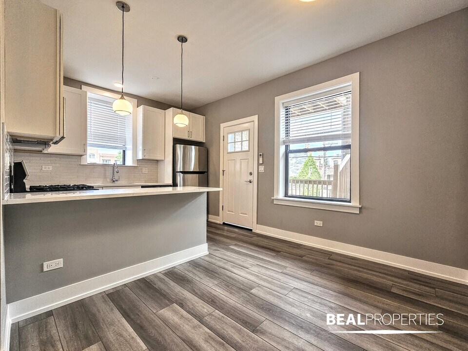 3941 N Janssen Ave in Chicago, IL - Building Photo