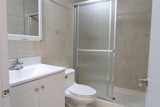 3922 NE 166th St in Miami, FL - Building Photo - Building Photo