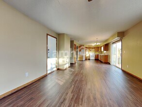 7036 Maple Crest Ct in Hamilton, OH - Foto de edificio - Building Photo