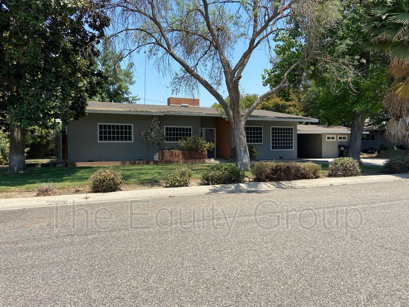 1434 W Feemster Ave in Visalia, CA - Building Photo