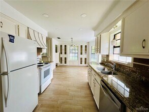 9 S Cynthia St in McAllen, TX - Building Photo - Building Photo