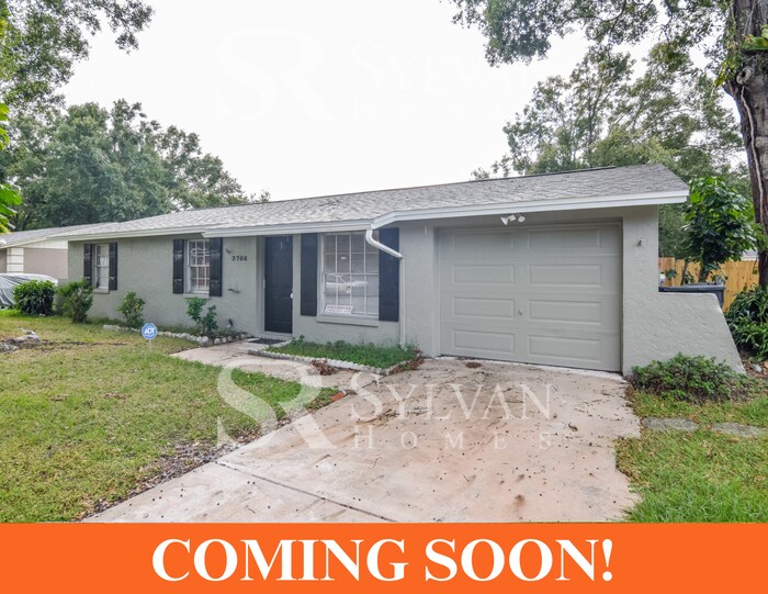 3706 Meadowbreeze Dr in Tampa, FL - Building Photo
