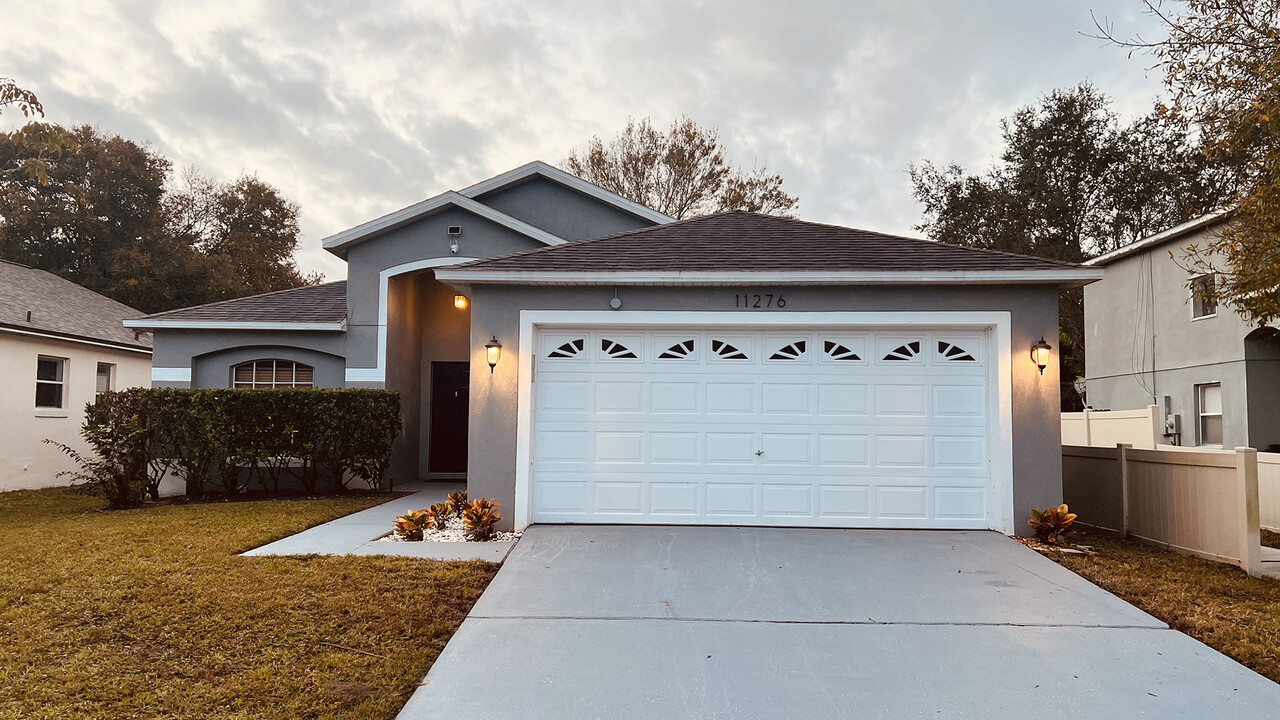 11276 Pinewood Cove Ln in Orlando, FL - Building Photo