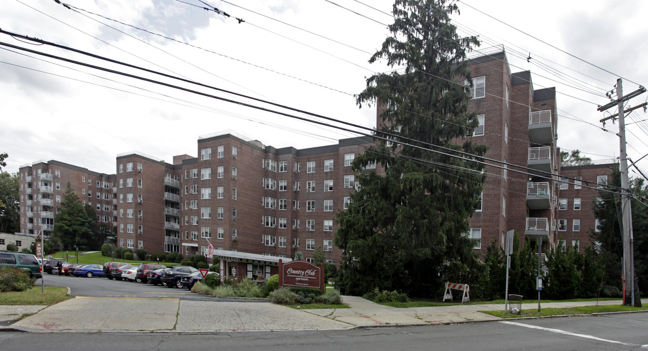 Wykagyl Country Club Apartments in New Rochelle, NY - Building Photo