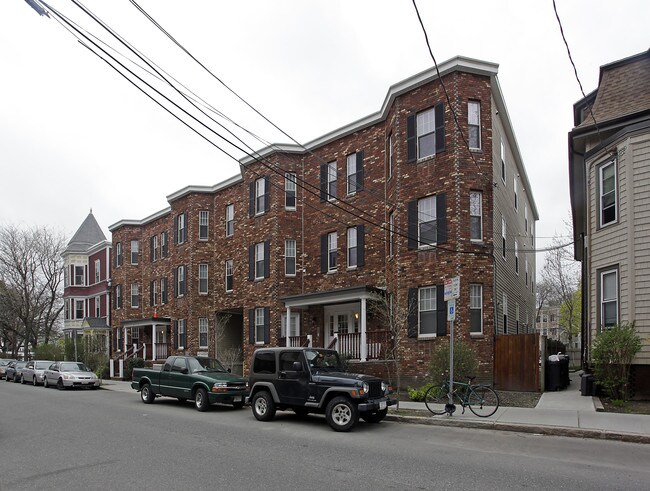 460-466 Green St in Cambridge, MA - Foto de edificio - Building Photo