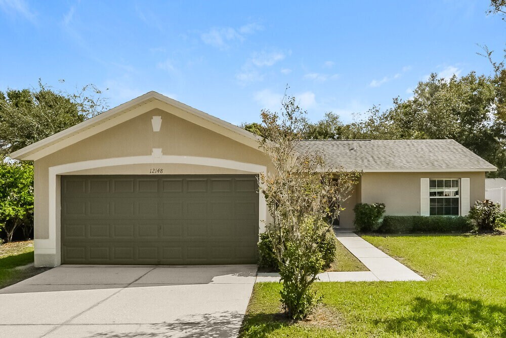12148 Woodglen Cir in Clermont, FL - Building Photo