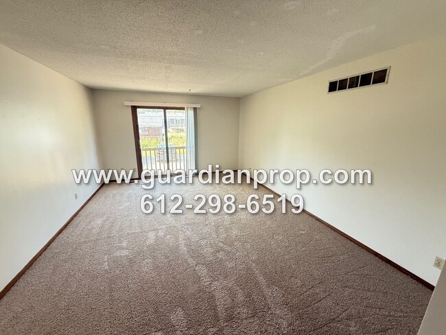 2289 11th Ave E in North St. Paul, MN - Building Photo - Building Photo