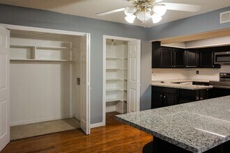 10526 Hammerly Blvd, Unit 246 in Houston, TX - Building Photo - Building Photo