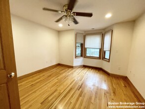 241 W 3rd St, Unit 2 in Boston, MA - Building Photo - Building Photo