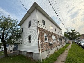 378 Grand St in Roselle, NJ - Building Photo