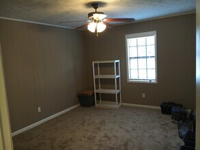 122 South Debardeleben Street, Unit A in Auburn, AL - Foto de edificio - Building Photo