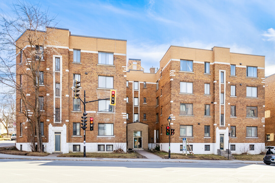 4906 Queen-Mary Ch in Montréal, QC - Building Photo