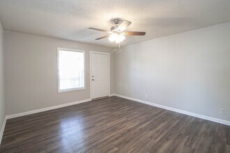 145 Darlene Dr in Clarksville, TN - Building Photo - Building Photo