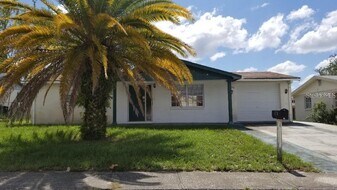 7804 Blackstone Dr in Port Richey, FL - Building Photo