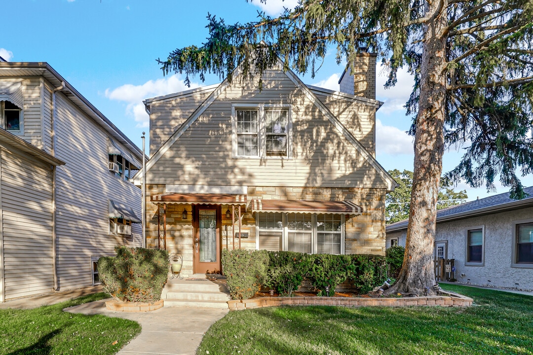 8709 Callie Ave in Morton Grove, IL - Building Photo