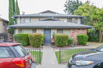 924 Dornajo Way in Sacramento, CA - Building Photo - Building Photo