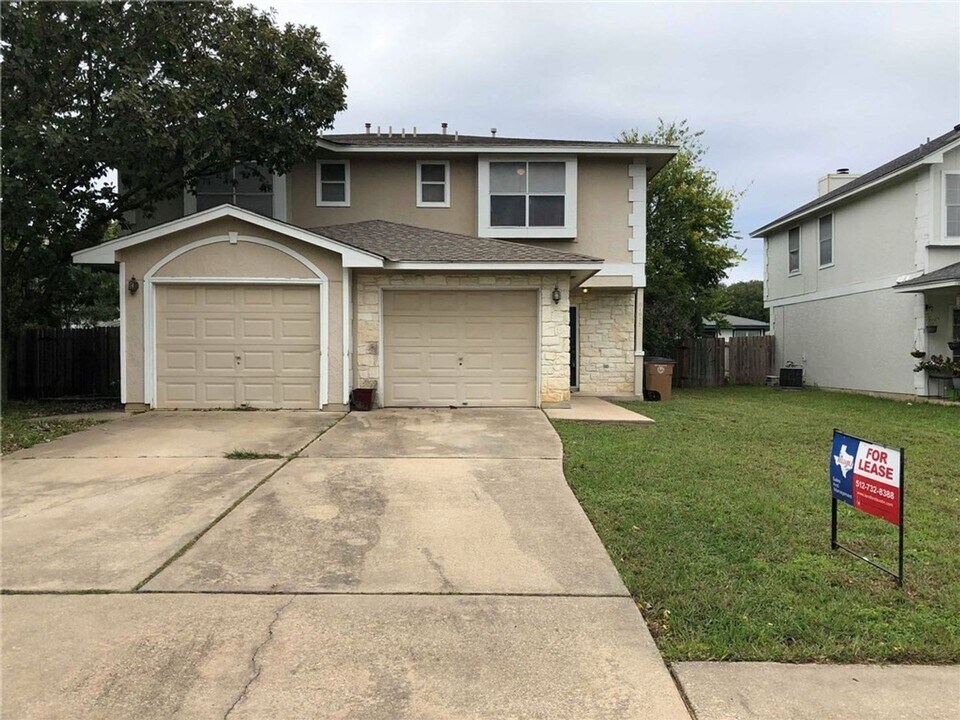 8102 Willet Trail in Austin, TX - Building Photo