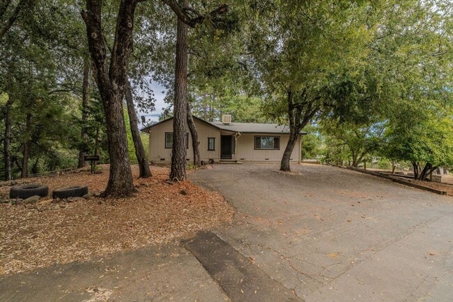 property at 13890 Druid Ln