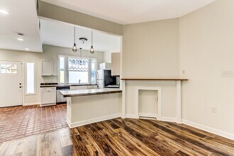 307 W Henry St, Unit A in Savannah, GA - Building Photo - Building Photo