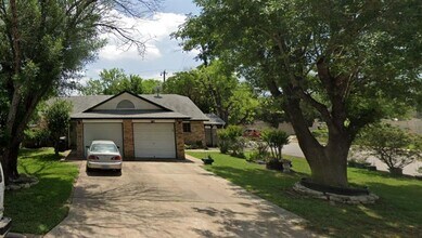 501-503 Willowbend Cove in Round Rock, TX - Foto de edificio - Building Photo