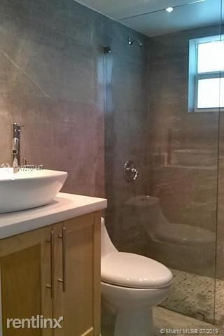 334 Washington Ave-Unit -Apt 4 in Miami Beach, FL - Building Photo - Building Photo