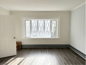 10 Walnut Pky, Unit 1st Floor in Montclair, NJ - Building Photo - Building Photo