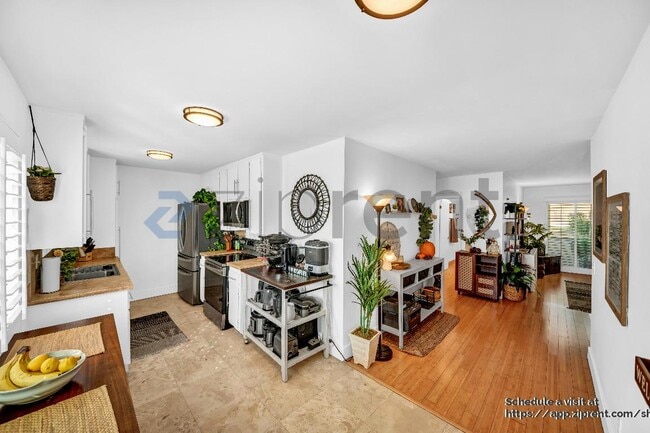 property at 2884 Sawtelle Blvd