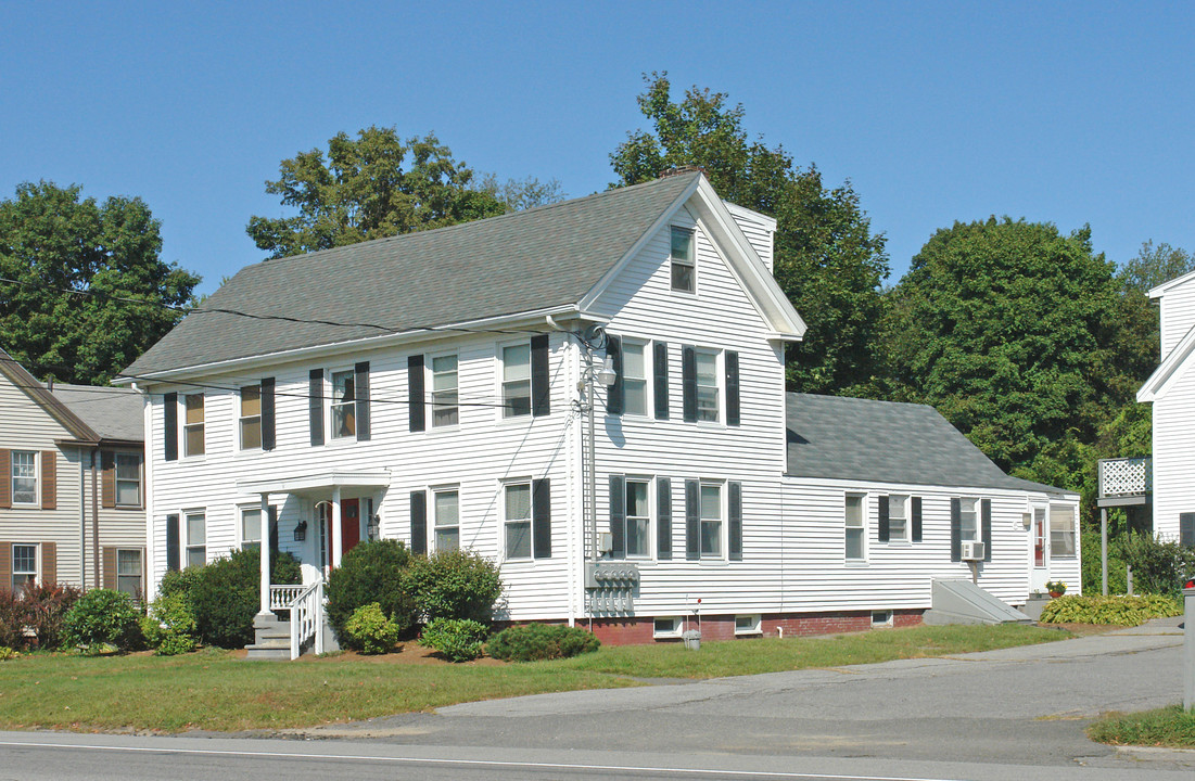 131 Main St in Plaistow, NH - Foto de edificio