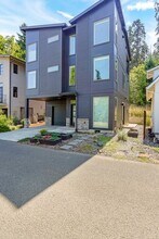 1884 Cousteau Loop SE in Salem, OR - Building Photo - Building Photo