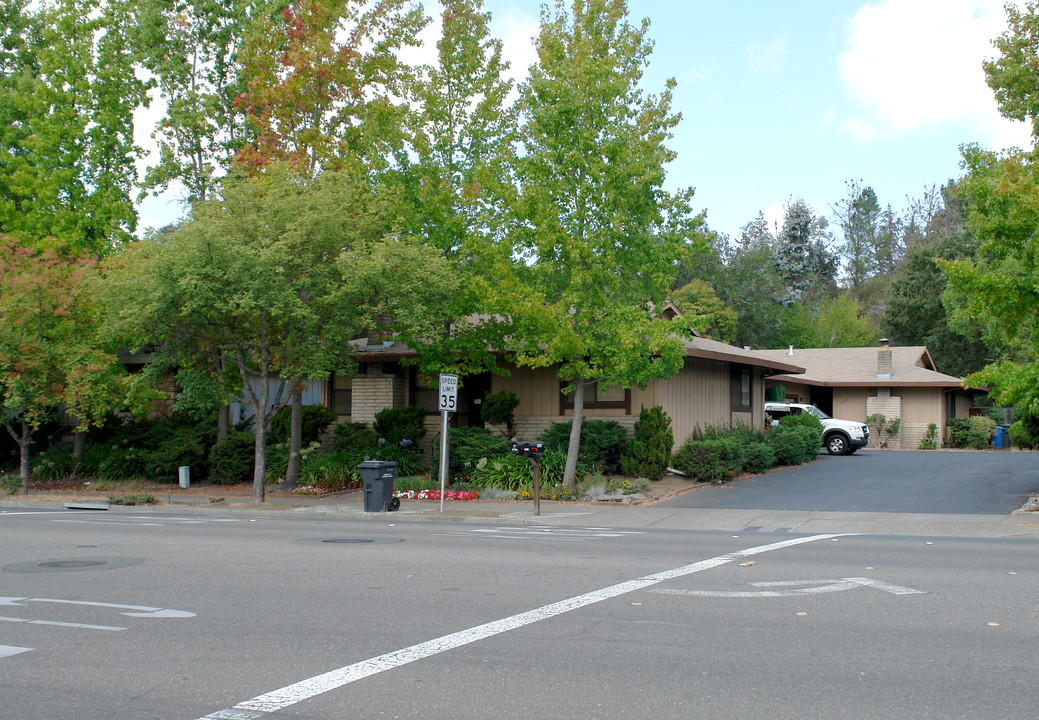 5945 Montecito Ave in Santa Rosa, CA - Building Photo