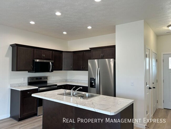 Cozy 2 Bedroom 1.5 Bathroom Townhome in Sioux Falls, SD - Building Photo - Building Photo