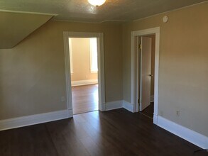 240 Scott St in Erie, PA - Foto de edificio - Building Photo