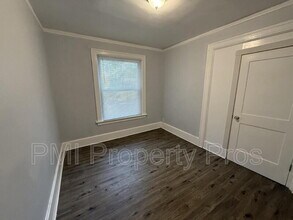 2853 N Booth St in Milwaukee, WI - Foto de edificio - Building Photo