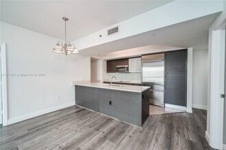 55 SE 6th St, Unit 1703 in Miami, FL - Building Photo - Building Photo
