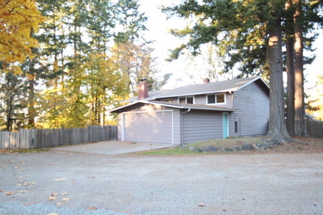 14735 Bethel Ln SW in Vashon, WA - Building Photo - Building Photo
