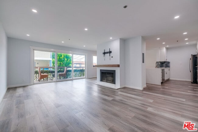 230 S Catalina Ave in Redondo Beach, CA - Building Photo - Building Photo