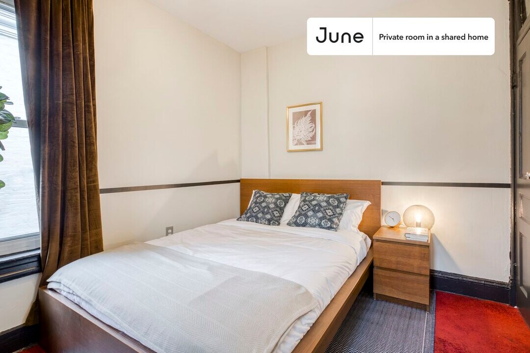 Private bedroom in 4 bed/2 bath Home in Washington, DC - Building Photo
