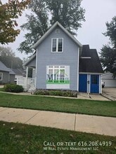 114 W Main Ave in Zeeland, MI - Building Photo - Building Photo