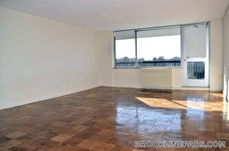 101 Monmouth St in Brookline, MA - Building Photo - Building Photo