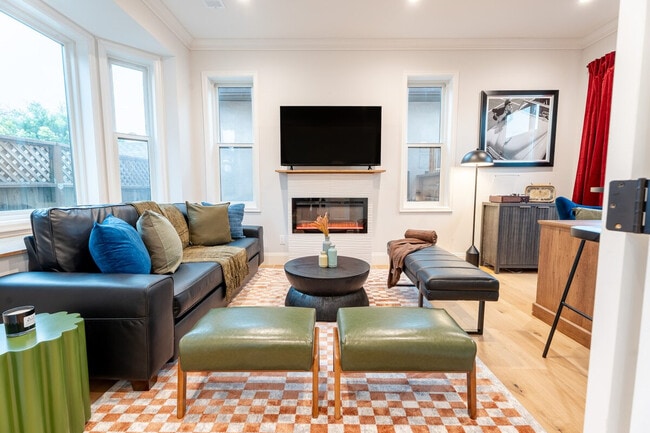 2732 Fair Oaks Ave in Redwood City, CA - Building Photo - Building Photo